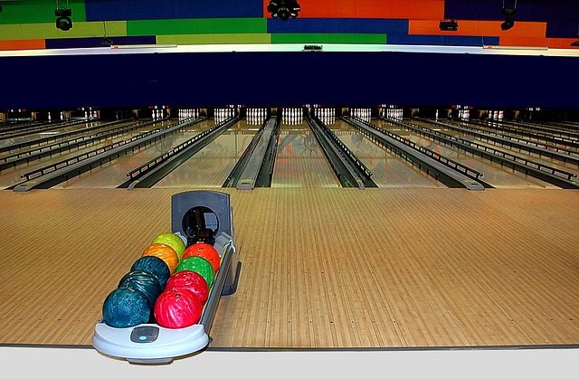 bowling-alley-1636278_640